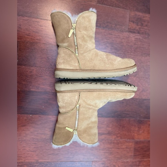 ❌Sold❌ UGG Boots - Picture 4 of 9